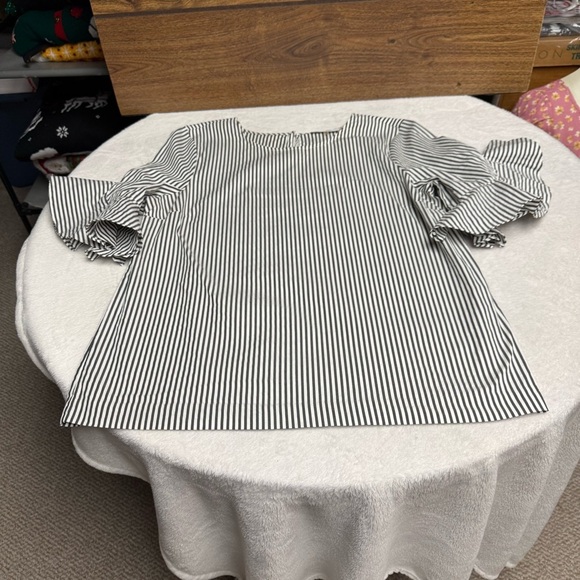 Calvin Klein gray and White Striped Blouse ruffled sleeves size medium - Picture 2 of 9